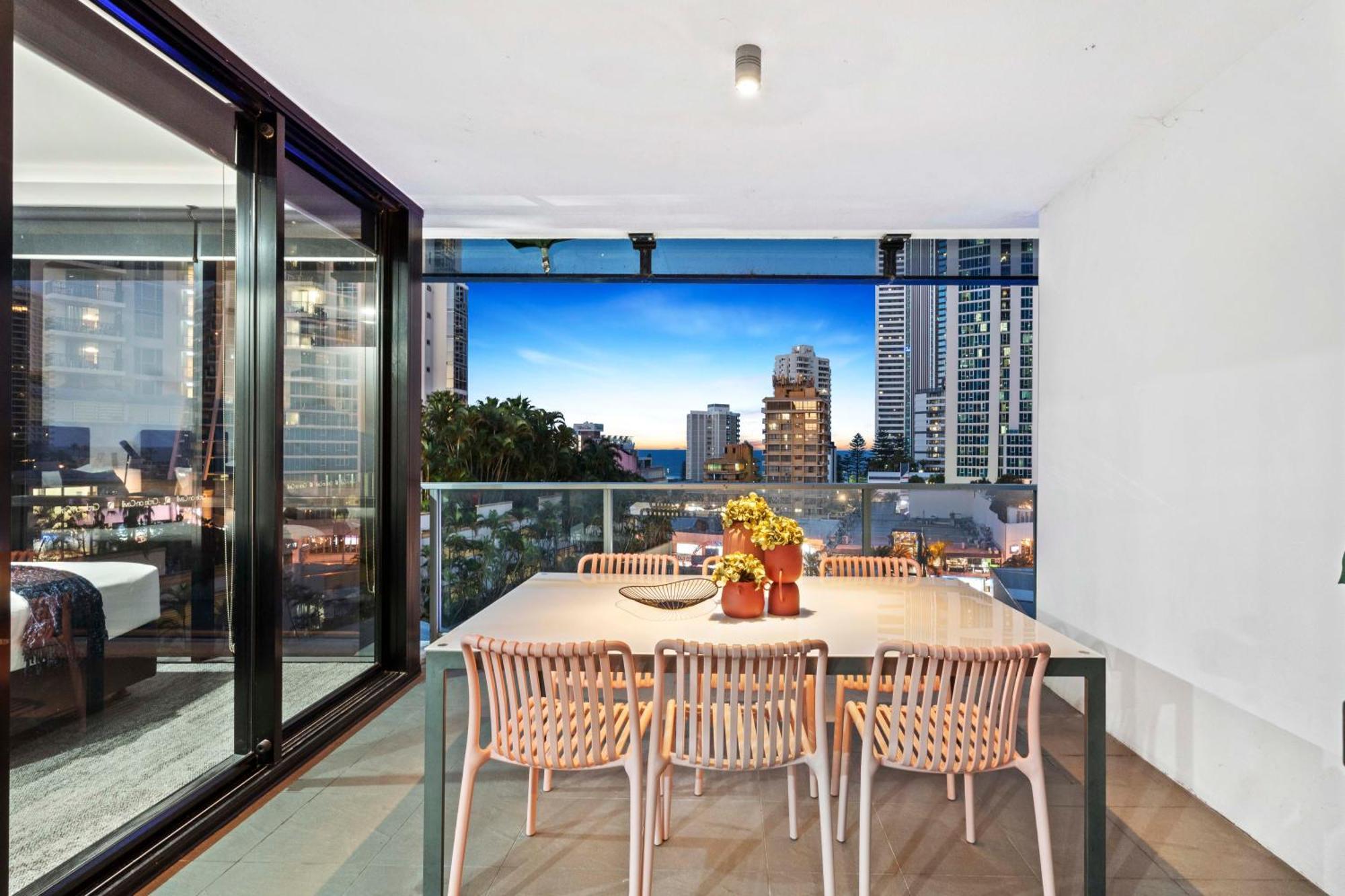 Circle On Cavill - Self Contained & Privately Managed Apartments - Wow Stay 黄金海岸 外观 照片